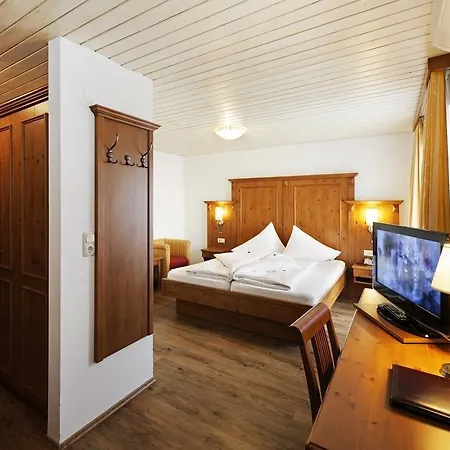 Tyrol Hotel